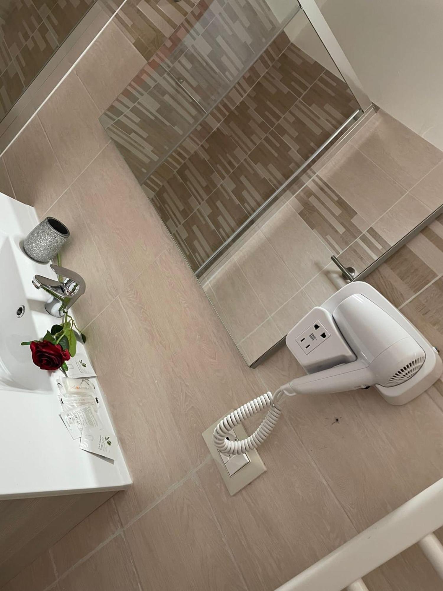 Atena B&B Apartments Platino San Silvestro  Экстерьер фото