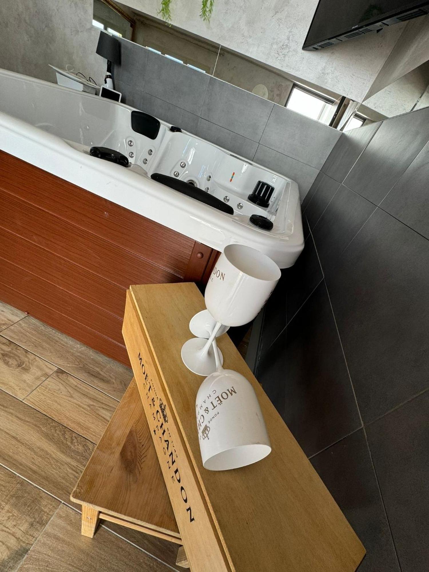 Atena B&B Apartments Platino San Silvestro  Экстерьер фото