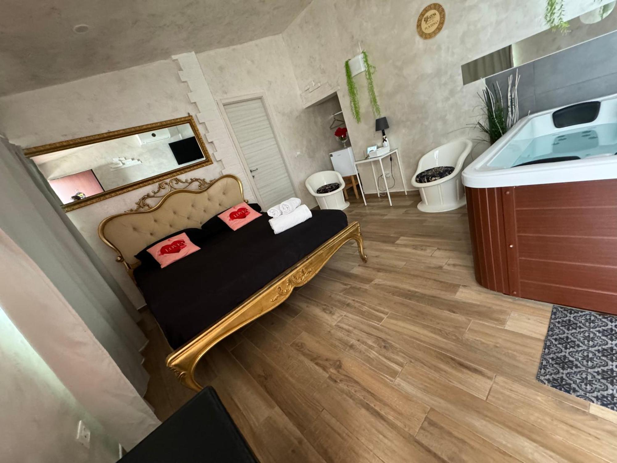 Atena B&B Apartments Platino San Silvestro  Экстерьер фото